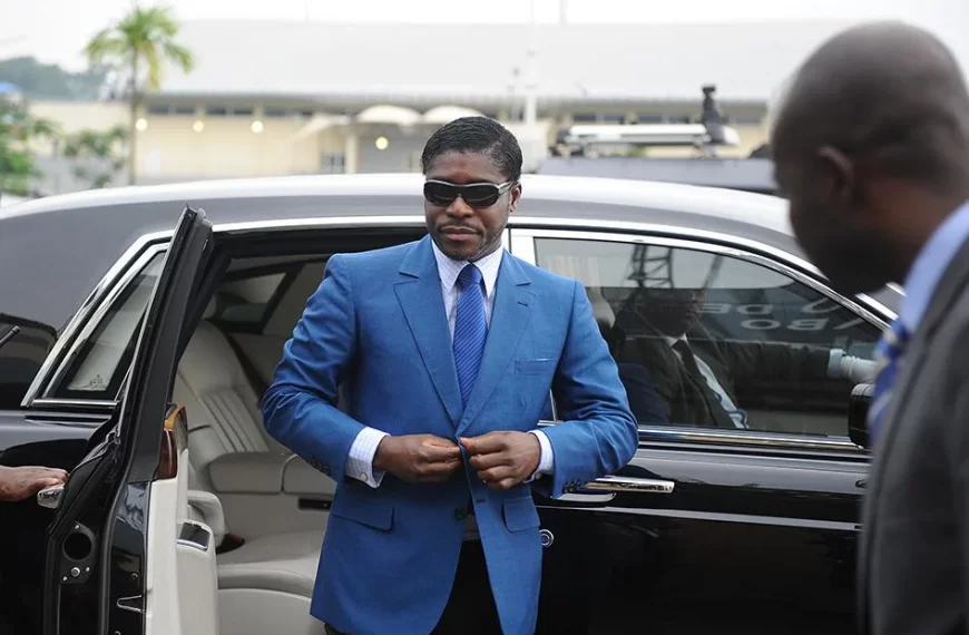 Michael Jackson Glove Lands Teodoro In Trouble