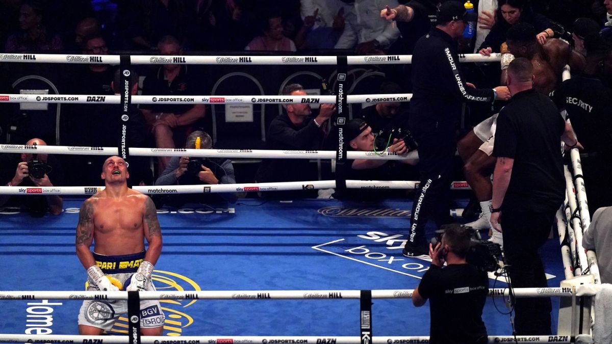 Anthony Joshua Loses World Heavyweight Titles To Oleksandr Usyk 1 Oleksandr Usyk shocked Anthony Joshua on Saturday night, defeating the heavyweight champion by unanimous decision to take his belts.