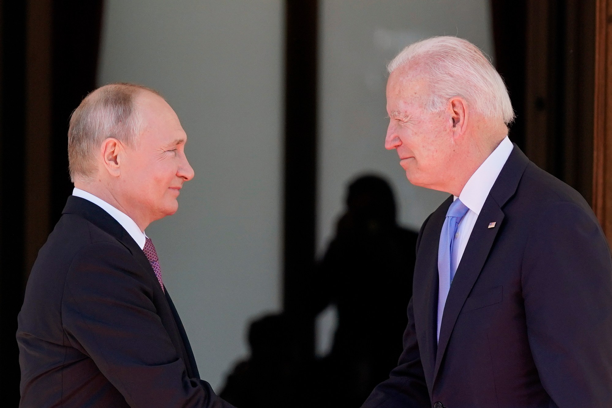 Russia demands Ukraine neutrality amid conflict talks